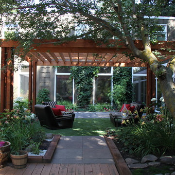 Riverside Courtyard