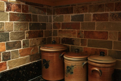 Kitchen - traditional kitchen idea in Philadelphia