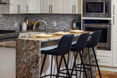 Kitchen - contemporary kitchen idea in Seattle