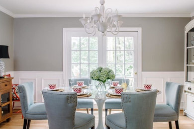 Example of a dining room design in Kansas City