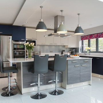 Matt magnolia white, metallic blue and smoke silver.