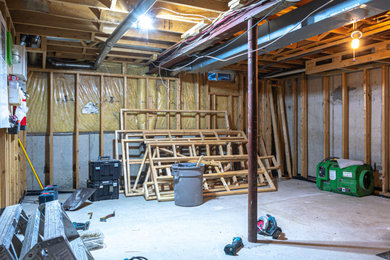 Inspiration for a modern home design remodel in Toronto