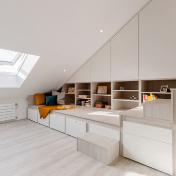 Leseecke im Einbauschrank unterm Dach
