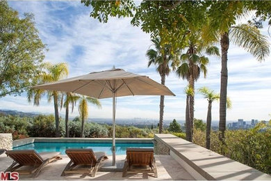 Inspiration for a contemporary exterior home remodel in Los Angeles