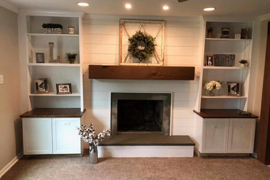 Transitional family room photo in Philadelphia
