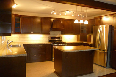 Elegant kitchen photo in Toronto