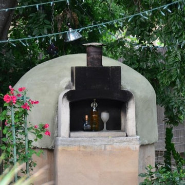 Backyard pizza oven