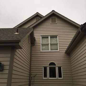 Architectural 7" wide insulated vinyl siding - Country Beige/Clay