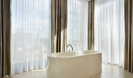 Experten säger: Visst kan du ha gardiner i badrummet!