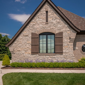 Oakland Township, Custom Ranch