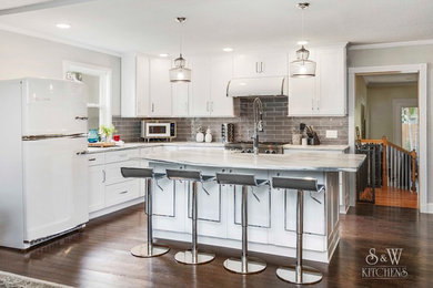 Inspiration for a mid-century modern kitchen remodel in Tampa