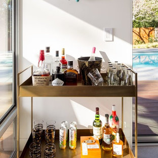 サクラメントのミッドセンチュリースタイルのおしゃれなバーカートの写真