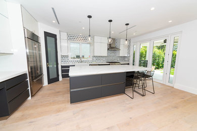 Trendy kitchen photo in Los Angeles