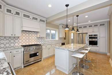 Kitchen - kitchen idea in Chicago