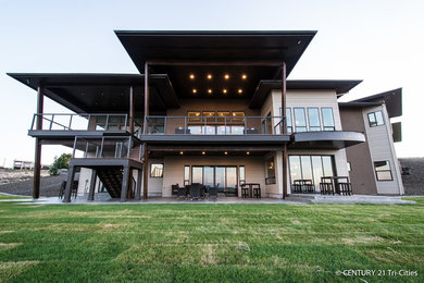 Trendy exterior home photo in Seattle