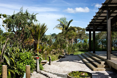 This is an example of a contemporary garden in Auckland.