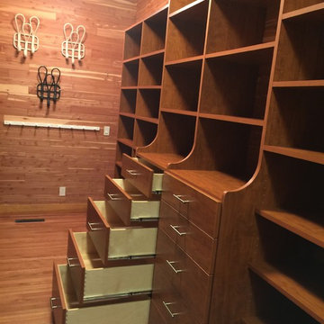 Simpsonville- Cedar lined closet