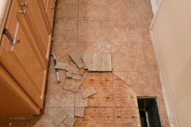 Bathroom - small contemporary bathroom idea in Orange County