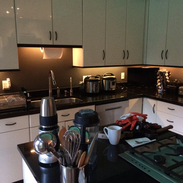 Multi-color under cabinet lighting