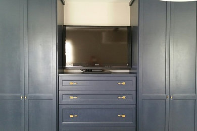 Mid-sized transitional formal and enclosed living room photo in New York with white walls, no fireplace and a tv stand