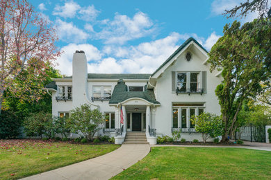 Design ideas for a large traditional full sun front yard concrete paver driveway in Los Angeles.