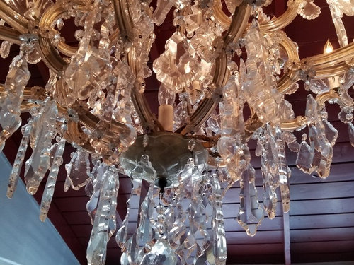 Early 1970 S Crystal Chandelier, How To Identify Antique Chandeliers