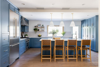Inspiration for a transitional kitchen remodel in Los Angeles