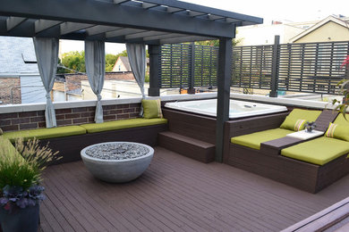 Trendy deck photo in Chicago