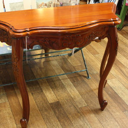 Antique Furniture - Side Tables and Accent Tables