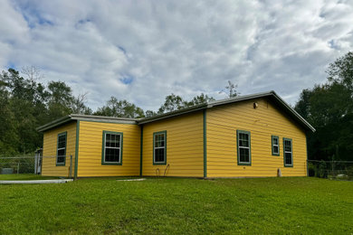 Example of a mid-sized arts and crafts home design design in Houston