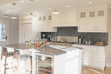 Example of a kitchen design in Bridgeport