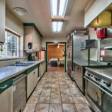 Mountain Lodge For Sale - 10050 Sierra Drive, Soda Springs