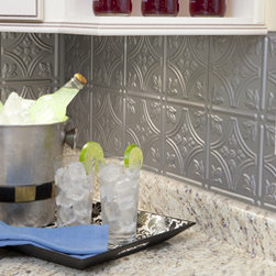 Fasade Traditional 1, Argent Silver - Home Decor