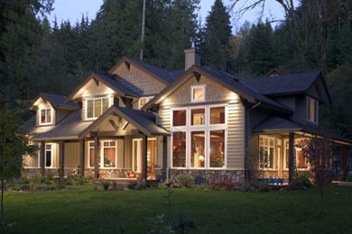 Craftsman exterior home idea in Vancouver
