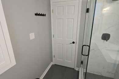 Bathroom - bathroom idea in Chicago