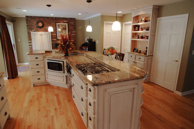 Inspiration for a timeless kitchen remodel in New York