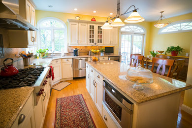 Example of a kitchen design in Boston