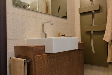 This is an example of a contemporary bathroom in Florence.