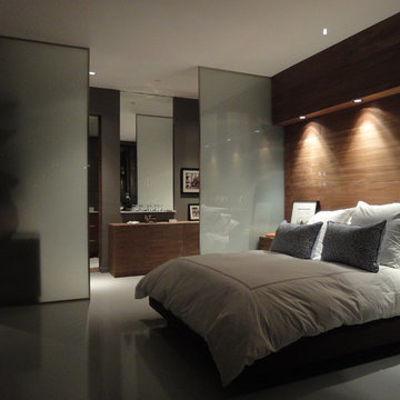 BACHELOR PAD