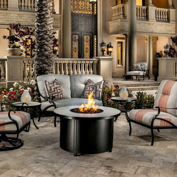 What does a typical Colorado Patio Set look like?
