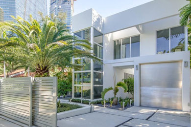 Exterior home idea in Miami