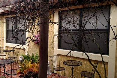 Example of an exterior home design in Jacksonville