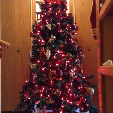 Decorating for Christmas in Illinois