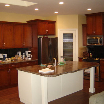 Two tone kitchen