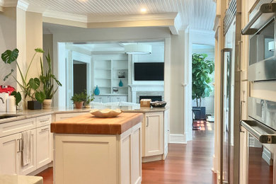 Example of a kitchen design in Bridgeport