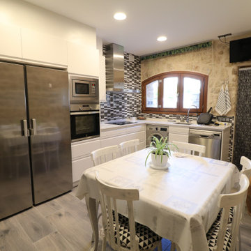 Reforma integral de casa antigua en Arnes