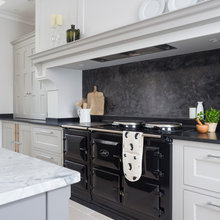 Range Hood / Mantel