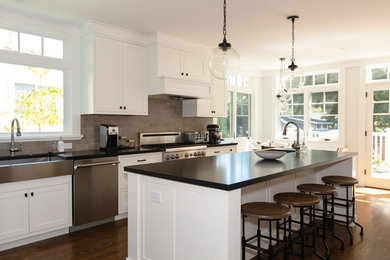 Arts and crafts kitchen photo in San Francisco