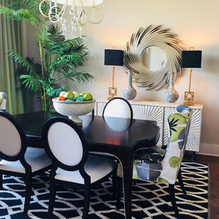 リトルロックの中サイズのエクレクティックスタイルのLDKの画像 (ベージュの壁、濃色無垢フローリング、暖炉なし、茶色い床)