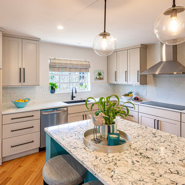 Oconomowoc's Coastal Retreat: A Beach-Inspired Kitchen Oasis